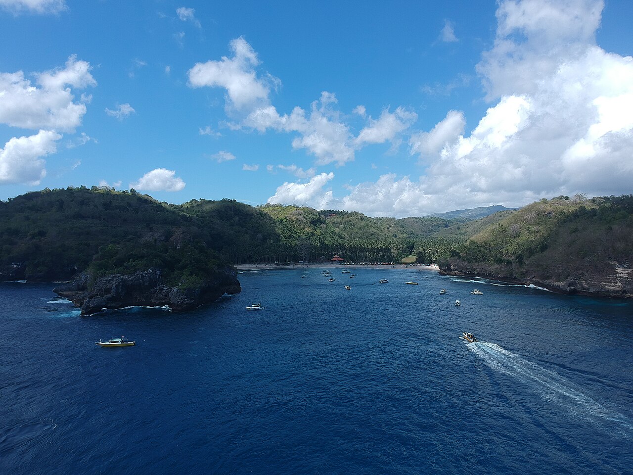 Pantai Crystal Bay